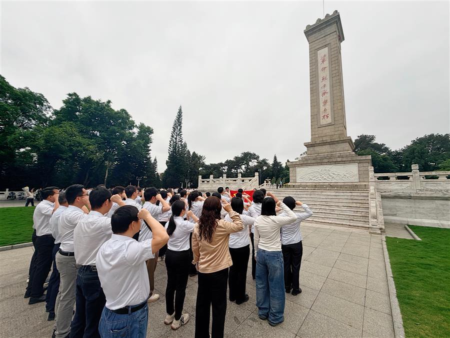 医生掀开奶罩边躁边狠狠躁视频