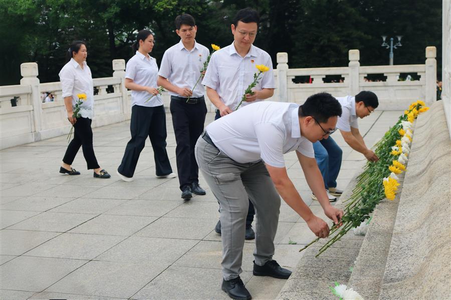 医生掀开奶罩边躁边狠狠躁视频