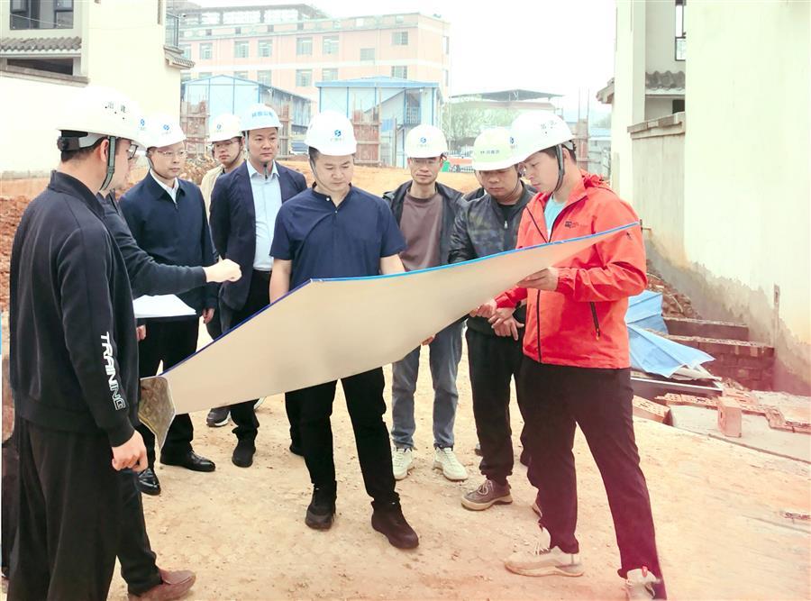 医生掀开奶罩边躁边狠狠躁视频