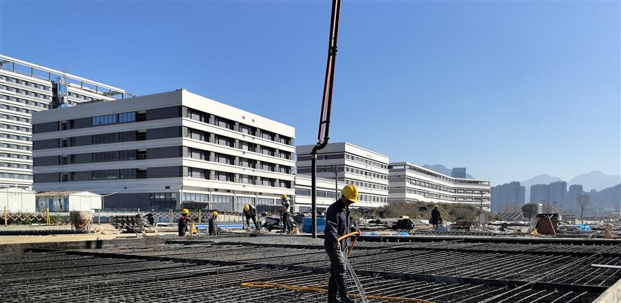 医生掀开奶罩边躁边狠狠躁视频