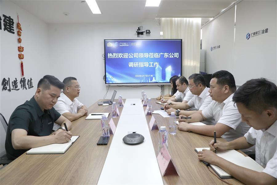 医生掀开奶罩边躁边狠狠躁视频