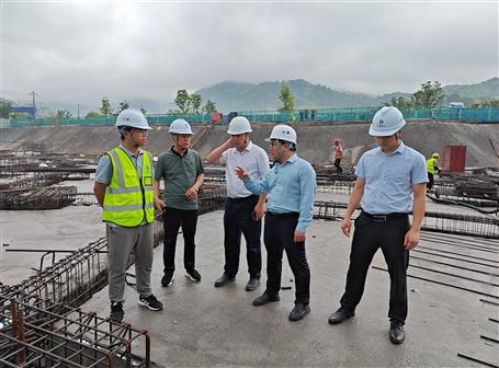 韦克雪到第十分公司区外项目调研指导工作