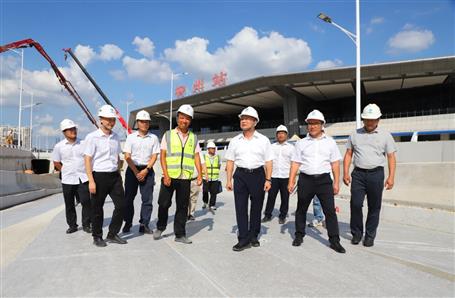 覃振华到桂华分公司项目开展2025年第三季度暨“中秋节”“国庆节”前安全生产质量综合大检查